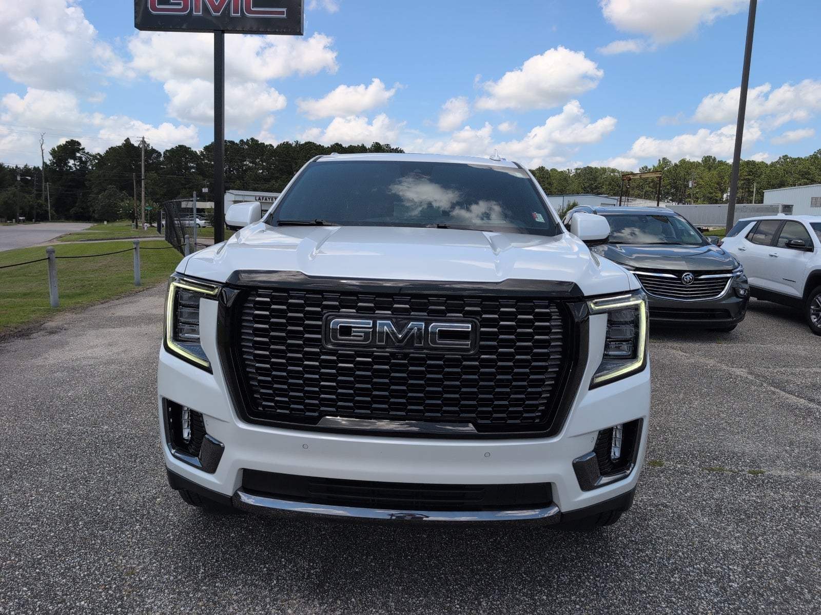 2023 GMC Yukon Denali Ultimate in White Frost Tricoat — front three-quarter view